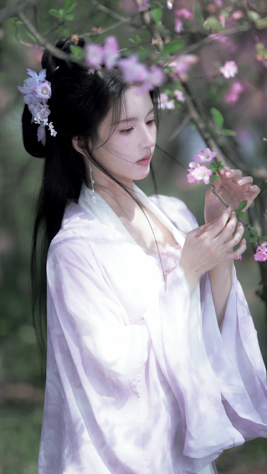 古风美女 刘些宁 花 4K手机壁纸