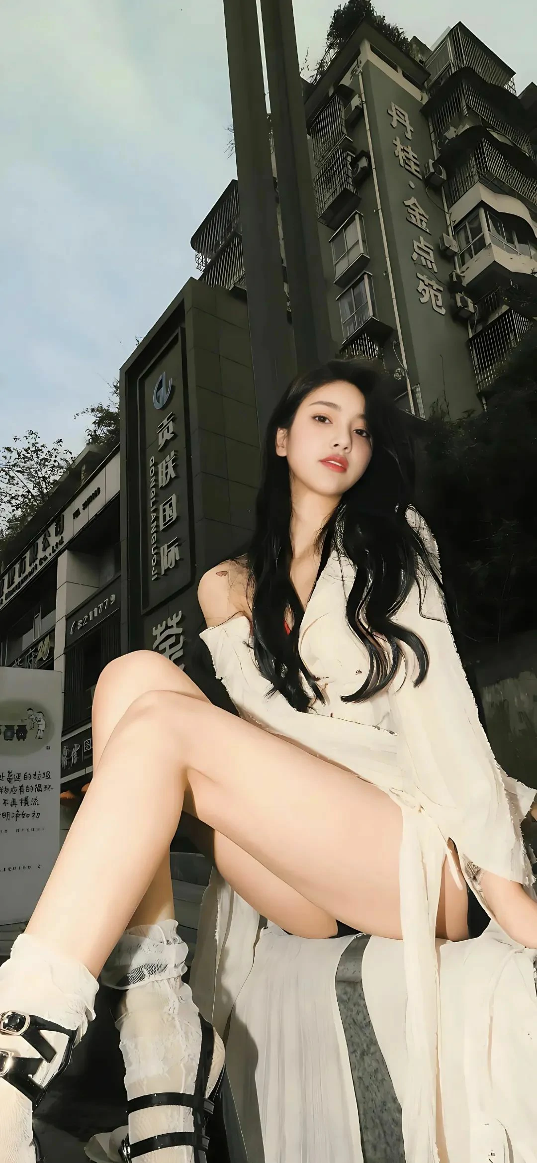 250527大长腿气质美女长发手机壁纸