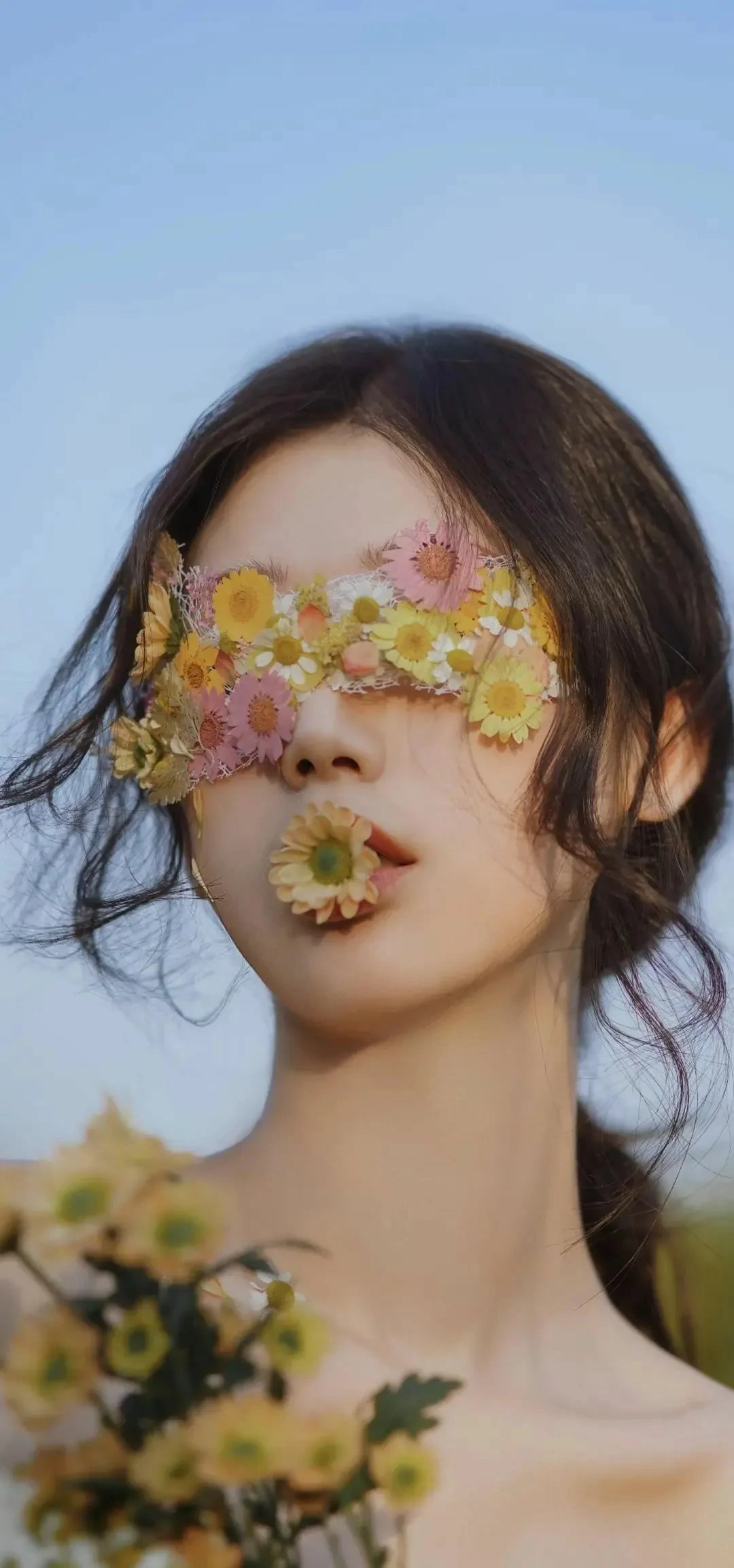 250527花瓣美女不露脸意境图美女头像手机壁纸